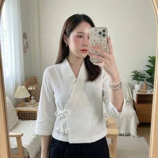 เสื้อผ้าฝ้ายด๊อบบี้ เสื้อทรงป้ายเจ้านาง ผูกโบว์ดอกกุหลาบ เนื้อนุ่มใส่สบาย ตัวผ้าทอลายนูนมีเอกลักษณ์