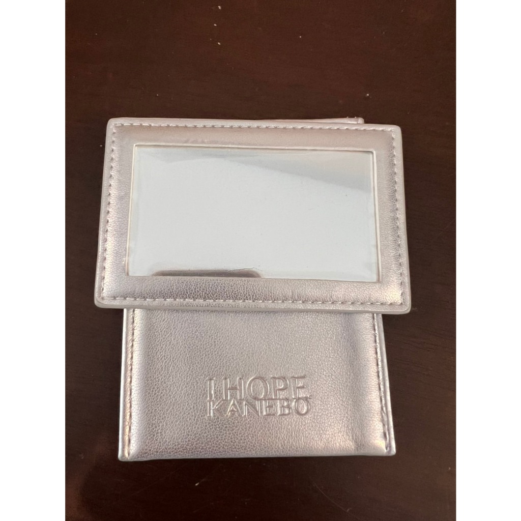 ของแท้100%_สินค้าเคาน์เตอร์_KANEBO ซองใส่แป้งตลับพร้อมกระจก