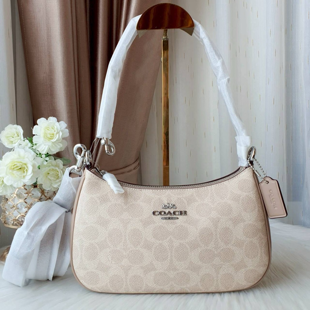 กระเป๋า #Coach แท้100% จาก USA (กรุณาทักแชทก่อนสั่งซื้อ) 👉ปล. ราคาปรับขึ้น-ลง ตามShop Coach อเมริกา
