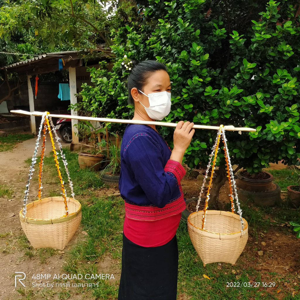 ชุดหาบเงินหาบทอง**พันสายรุ้งตรงสายหาบ** ไม้ไผ่ กว้าง 26-28 เซน(10.5-11นิ้ว) สูง24-26 เซน (6-7นิ้ว)