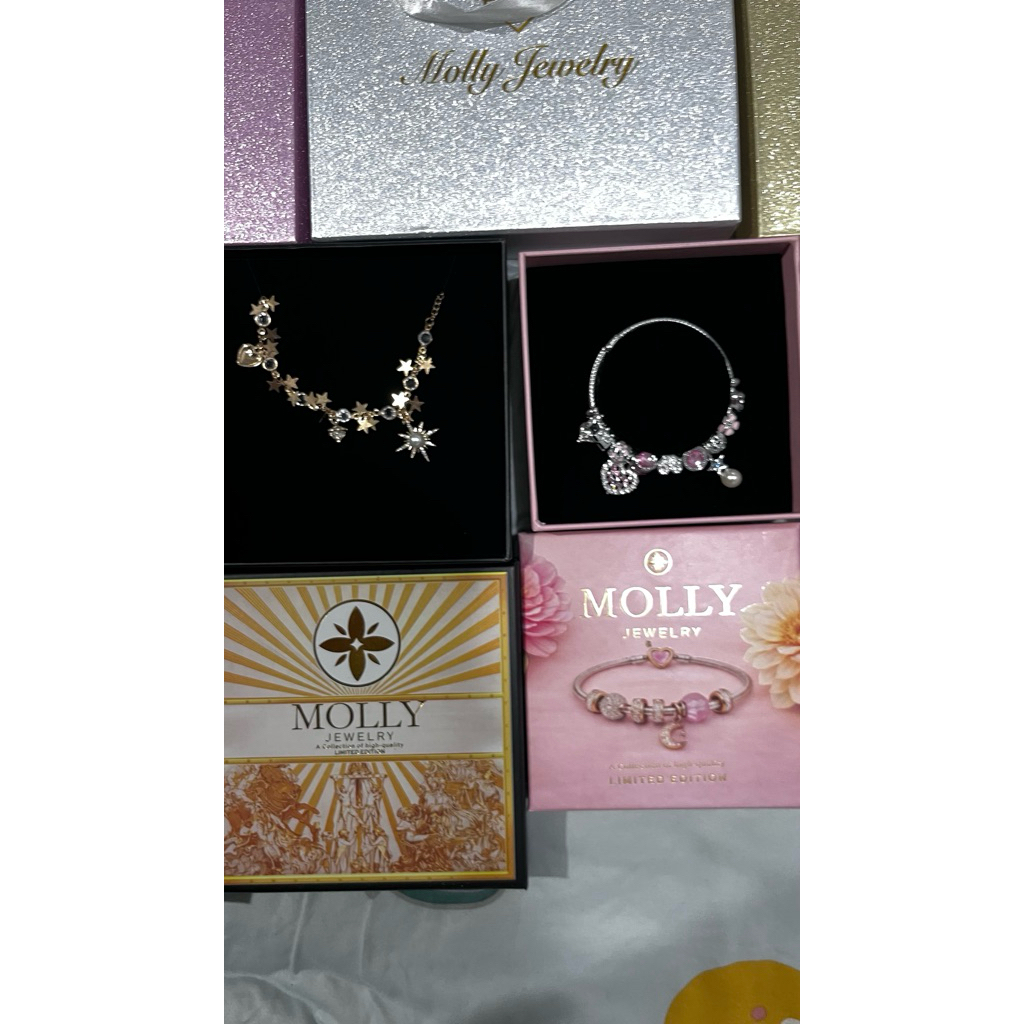 กำไลข้อมือ Molly Jewelry 2 รุ่น