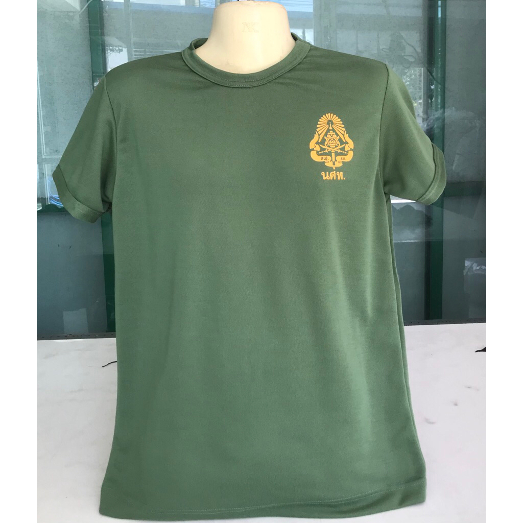 เสื้อยืดคอกลม คอวีสีเขียวอ่อนสกรีนตรานักศึกษาวิชาทหารสุดเท่ห์ New Arrival มาใหม่ผ้าสวยมาก ลองสั่งเลยจ้า😎😎😎😎😎😎