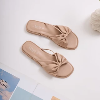 LEAVESSHOES รุ่น Bow รองเท้าแตะแบบสวม แต่งโบว์น่ารัก หน้าเท้ากว้าง/เท้าอวบ แนะนำบวกเพิ่ม 1 ไซส์