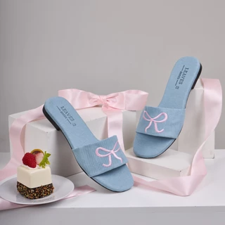 LEAVESSHOES รองเท้าแตะผู้หญิง รุ่น Ninnin รองเท้าแตะแบบสวม ตกแต่งลายปักโบว์ พื้นนุ่ม ใส่สบาย สไตล์เกาหลี แฟชั่นน่ารัก