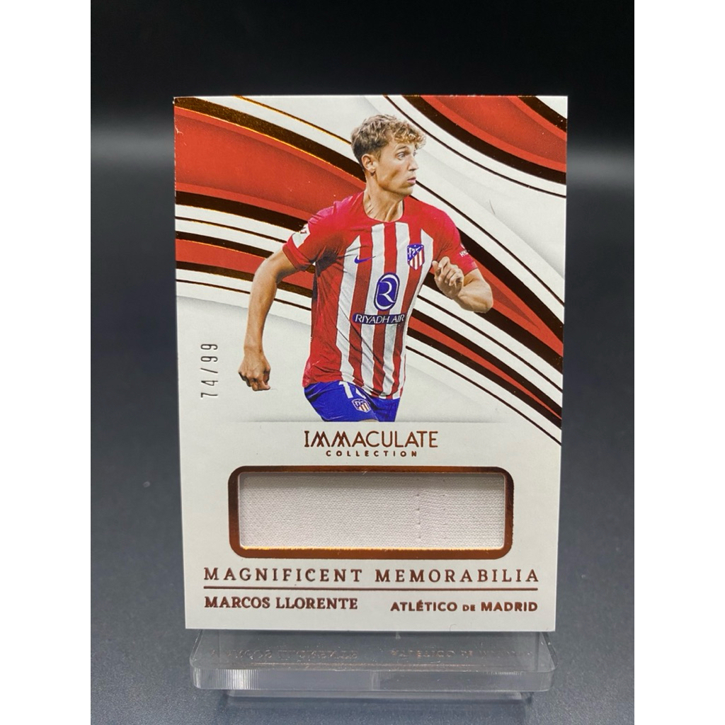 การ์ดฟุตบอล👕ชิ้นส่วนผ้า MARCOS LLORENTE  ATLÉTICO DE MADRID MAGNIFICENT MEMORABILIA /99 2023-24 PANI
