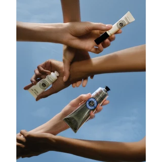 L'Occitane Shea Butter and Almond Hand Cream 30 ml Set แฮนด์ครีมเชียร์บัตเตอร์และอัลมอนด์ 30 มล.
