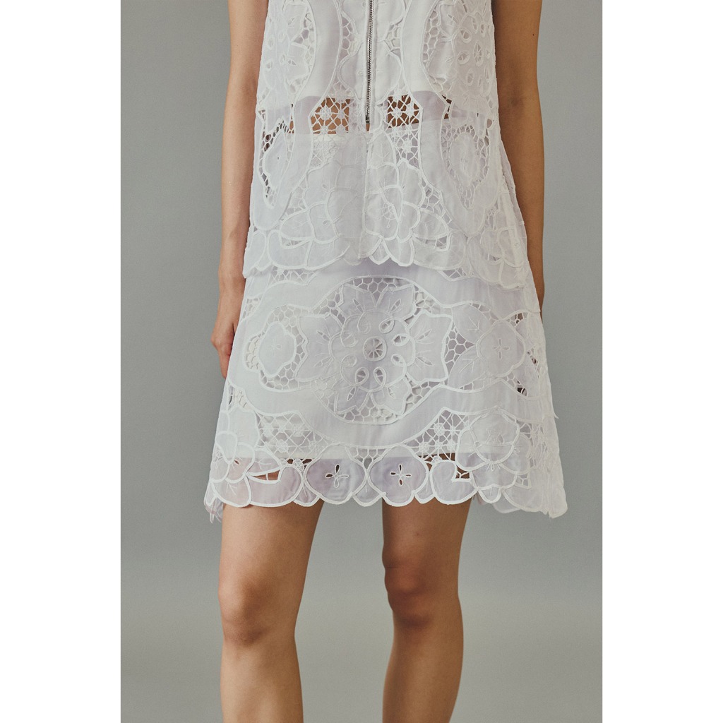 (new summer 26) ( พร้อมส่ง ) Perana กระโปรงลูกไม้ Yoko mini skirt (สีขาว off-white)
