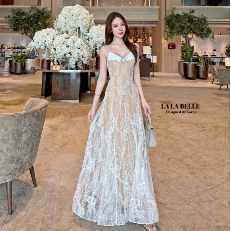 LA LA BELLE แม็กซี่เดรสลูกไม้+เข็มกลัดโบว์เพชร