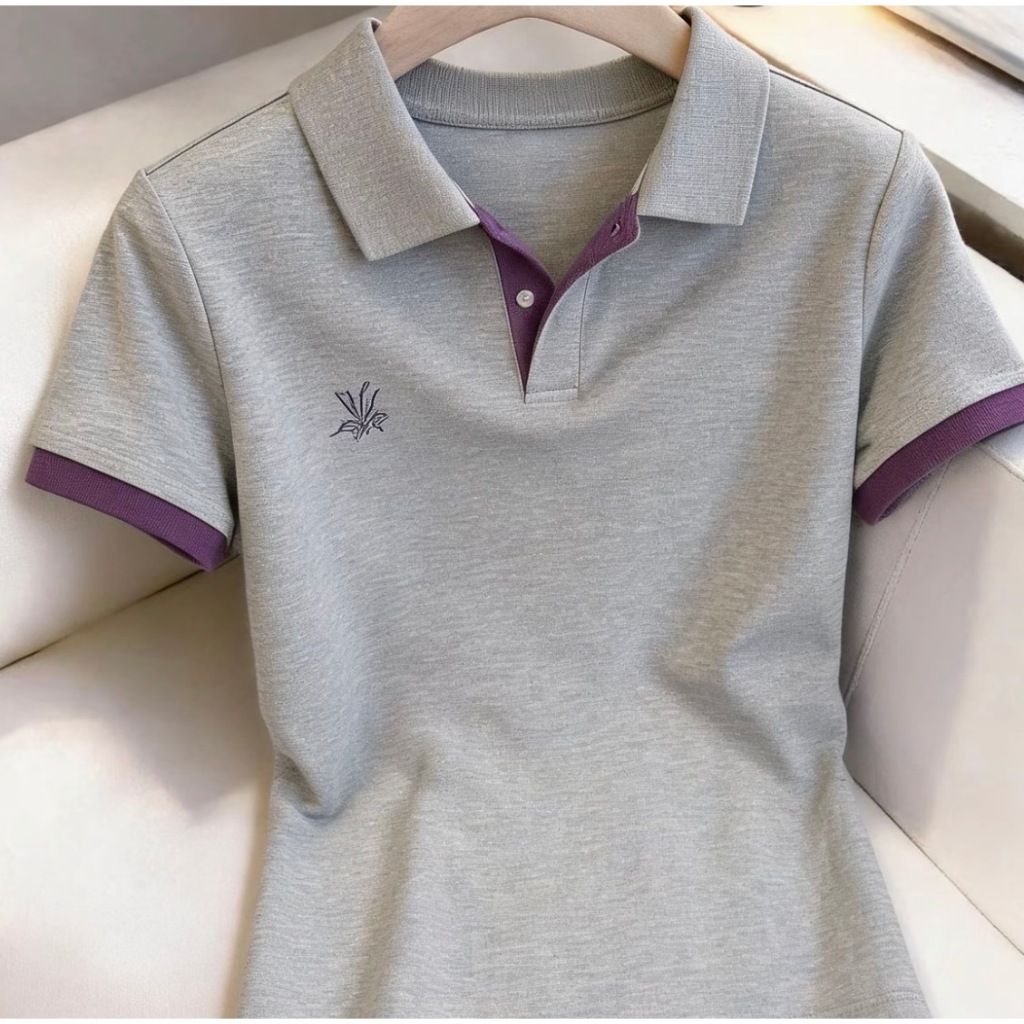 เสื้อโปโลแขนสั้นผู้หญิงสไตล์ใหม่สำหรับฤดูร้อน ดีไซน์สีตัดกัน ทันสมัย ​​ลำลอง และใช้งานได้หลากหลาย