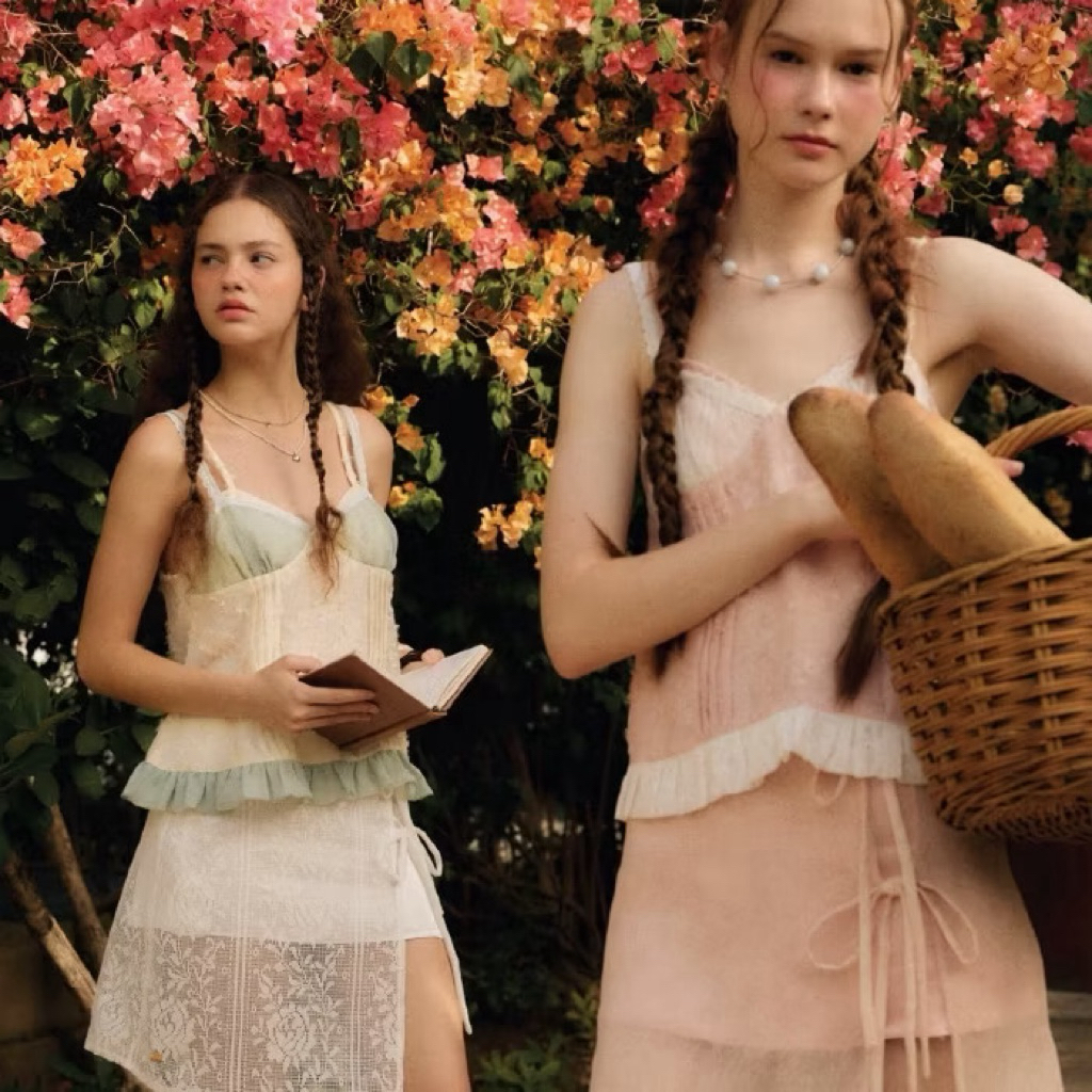 ส่งต่อ มือ 1 new pack lookbooklookbook serena cami top สี olive cream