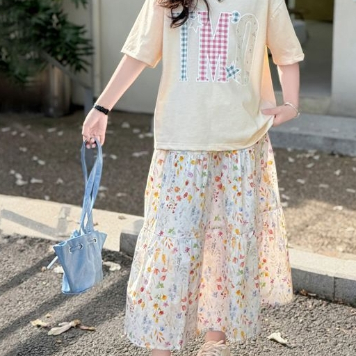 กระโปรงยาวปานกลางพิมพ์ลายดอกไม้สำหรับเด็กผู้หญิง สไตล์ใหม่ฤดูร้อนปี 2026 กระโปรงทรงเอพิมพ์ลายดอกไม้แบบมีระบายหลายชั้น สไ