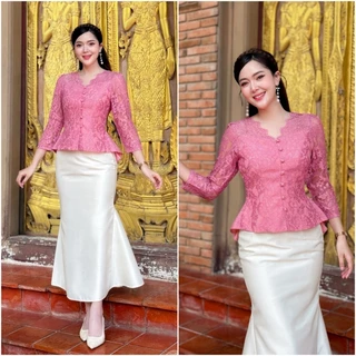 เสื้อรุ่น-พลอยไพลิน (K) ดีไซน์สุดเก๋ ระบายด้านหลัง กระดุมหน้าแกะได้ ใส่ออกงาน งานบุญ งานบวช งานแต่ง เรียบหรู