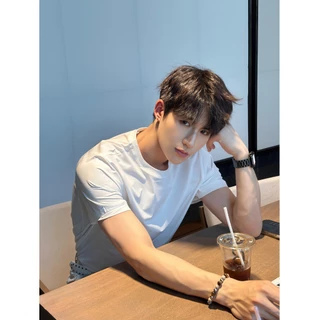 เสื้อยืดคอตตอน 100% คอกลม แขนสั้น ผ้าหนานุ่ม ไม่บาง เสื้อยืดสีพื้น สไตล์มินิมอล ใส่ได้ทั้งชายหญิง กรุงเทพ พร้อมส่ง