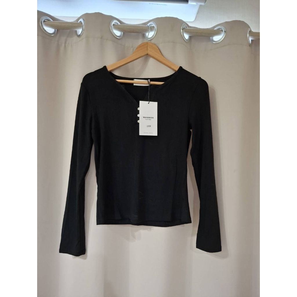 เสื้อยืดแขนยาว ป้าย wanwan clothing สีดํา