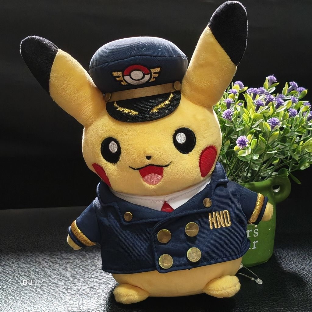 ตุ๊กตา Pokémon Center Pikachu Pilot Plush Pokemon Store Haneda Airport น่ารัก...แท้💯