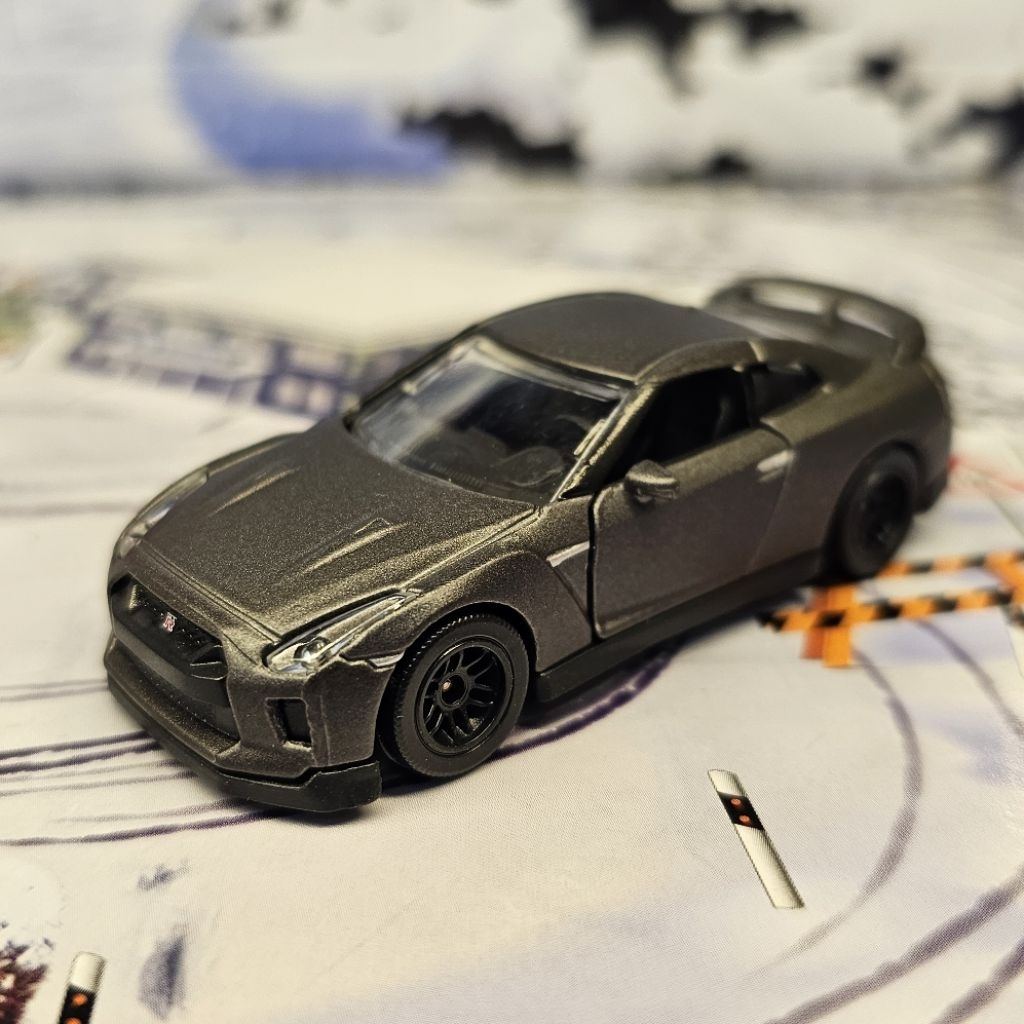 โมเดล รถของเล่น Majorette Nissan GTR R35 สีเทา นอกแพ็ค รถสวย