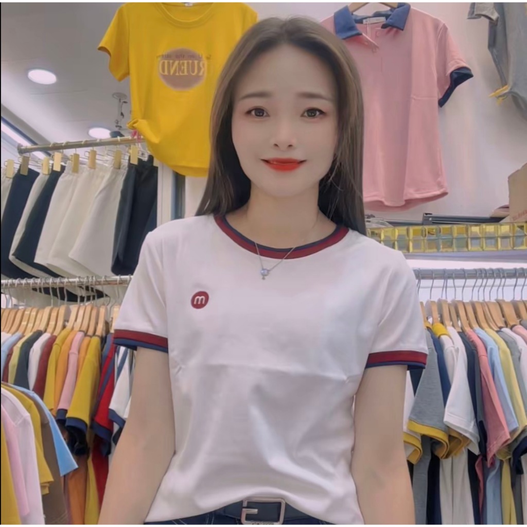 เสื้อยืดแขนสั้นสำหรับผู้หญิงสไตล์ชิคและหรูหราด้วยดีไซน์แบบคัลเลอร์บล็อก (color-block) เป็นสินค้าใหม่รับซัมเมอร์ที่โดดเด่