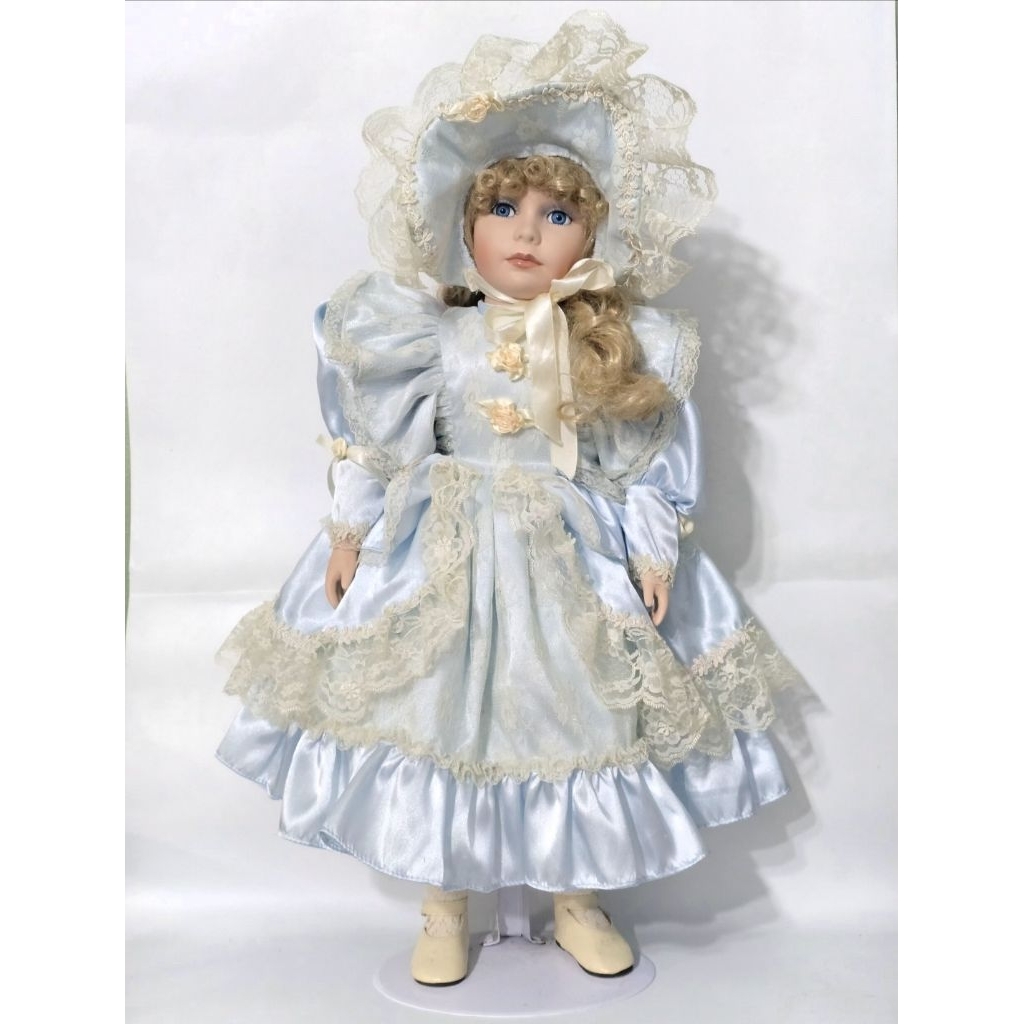 ตุ๊กตากระเบื้องเคลือบ Porcelain Doll