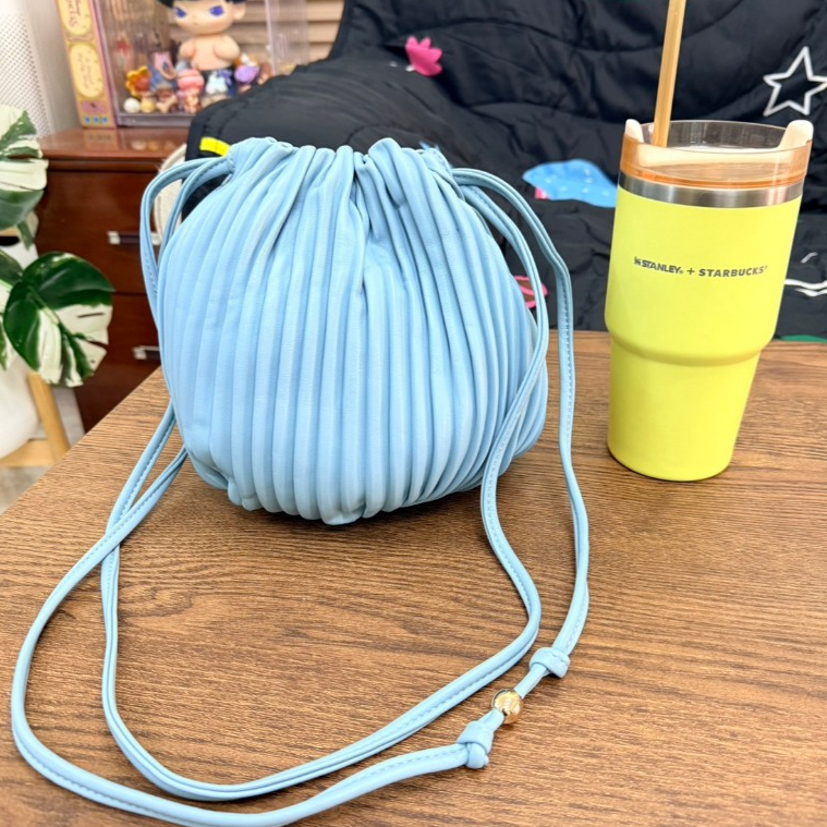 กระเป๋าสะพายข้าง ZARA Pleated Bucket Bag  ทรงถังจีบ สีฟ้าอ่อน Crossbody Bag หนังนิ่ม กระเป๋าแฟชั่นผู