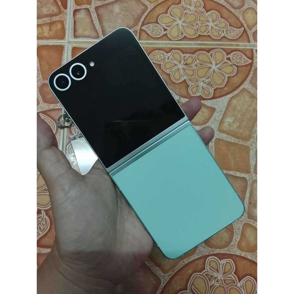 มือถือมือสอง SAMSUNG Galaxy flip 6 12/512 สีเขียวมิ้น