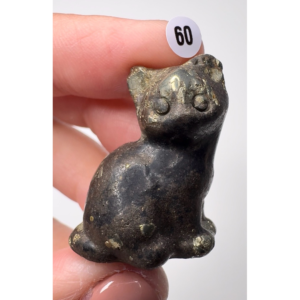 ไพไรต์ (Pyrite) "หินดึงดูดทรัพย์"ช่วยเรียกเงินทอง(แกะสลักตั้งได้)(ได้ชิ้นในโพส)