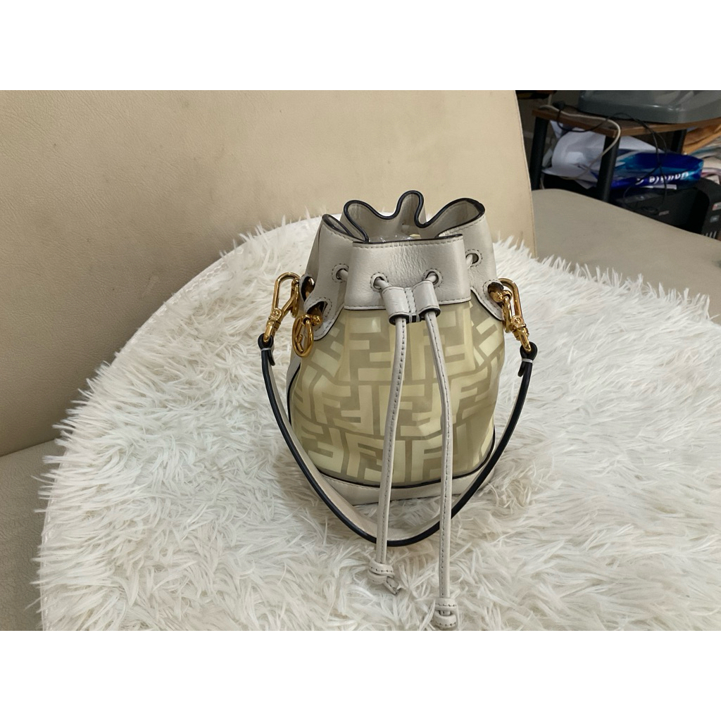 กระเป๋า FENDI Vintage Bucket แท้มือสอง