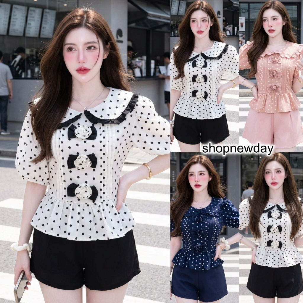 ชุดเซตสั้น ผ้าไหมอิตาลี (Polka Dot) เสื้อแฟชั่นคอบัวแขนตุ๊กตาติดดอกกุหลาบแต่งระบายแต่งสม๊อค + กางเกงเอวเรียบสม๊อคหลังซิ