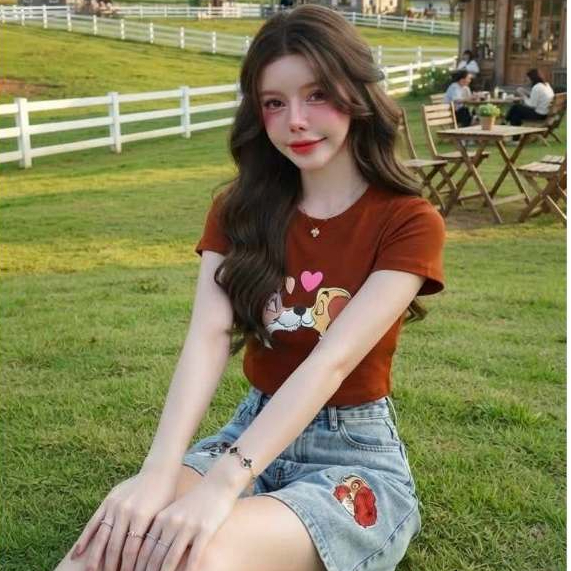 Chaaim Shop ❤️NP497 ป้ายNANNAPAT เซ็ตเลดี้ทรัม เสื้อครอปยืดแขนสั้นสีน้ำตาล+กางเกงยีนส์ 5 ส่วน