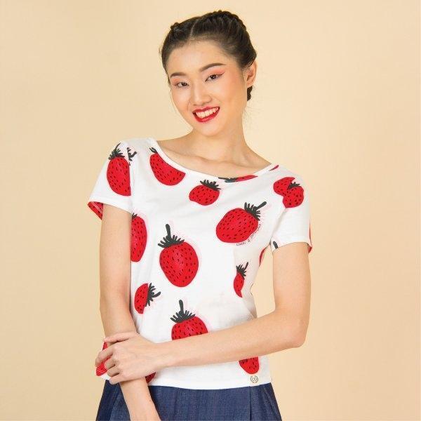 C&D Cotton Blouse เสื้อยืด แขนสั้น สีขาว ลายสตรอว์เบอร์รี่ เนื้อผ้าคอตตอน CS2MRE