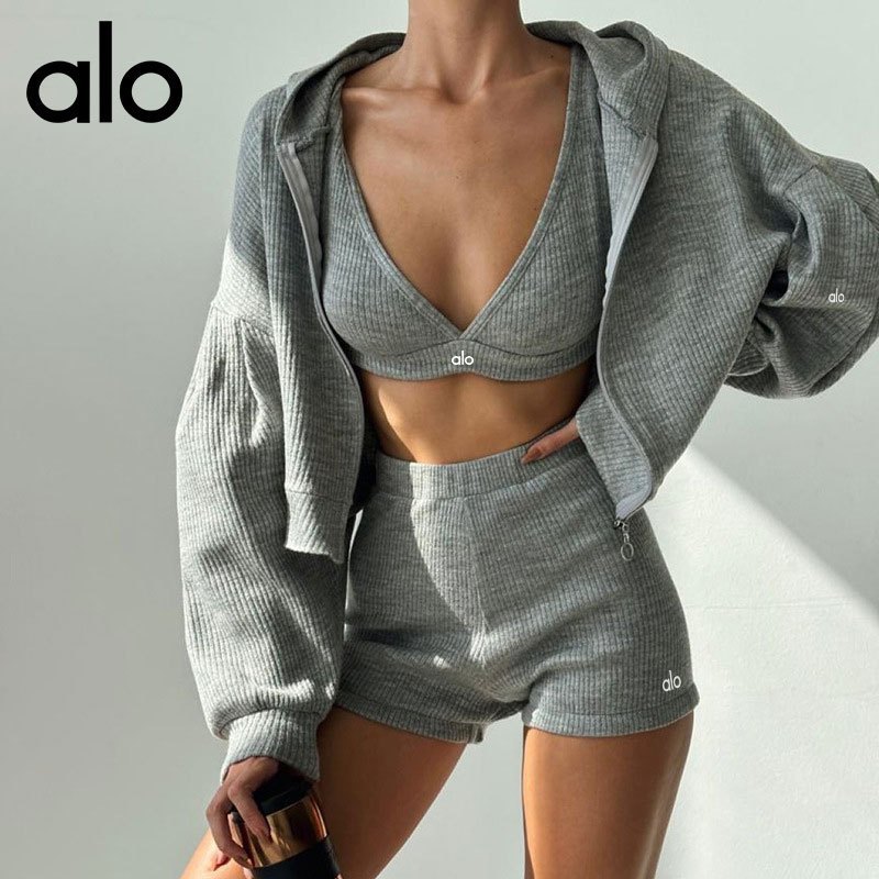 [100% Original] ALO Yoga Top 2026 Early Spring Women's Three-Piece Outdoor Sports Running Tank Gym Wear Set