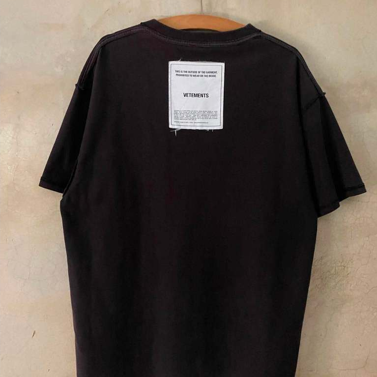 เสื้อยืดมือสอง Vetements