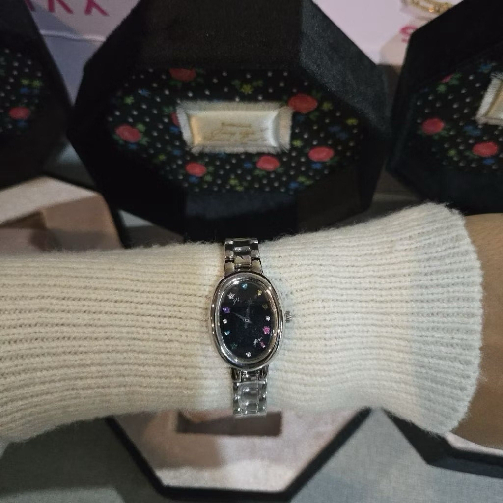 นาฬิกาของ Yvis Timepiece watch