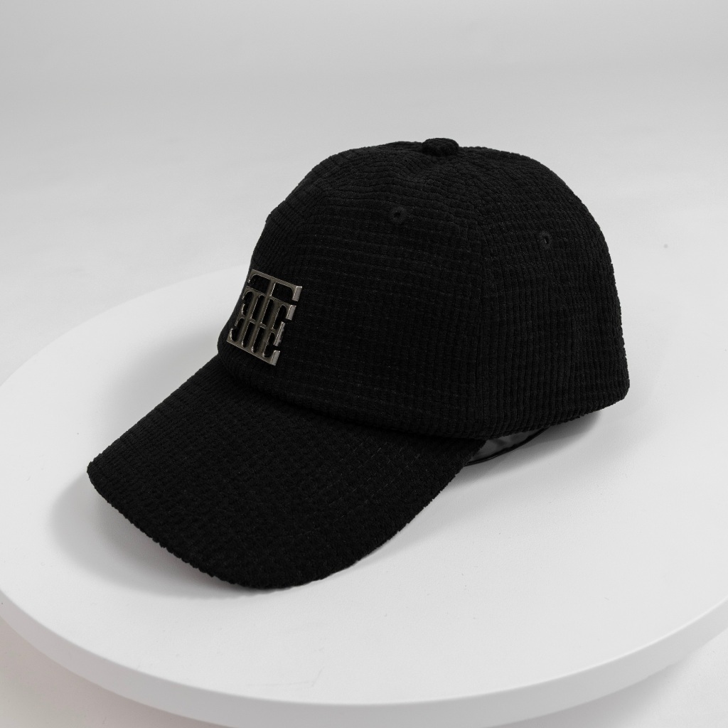 URTHE - หมวกแก๊ป ผ้าลูกฟูก รุ่น CONSEQUENCES METAL LOGO CAP รูปที่ 4