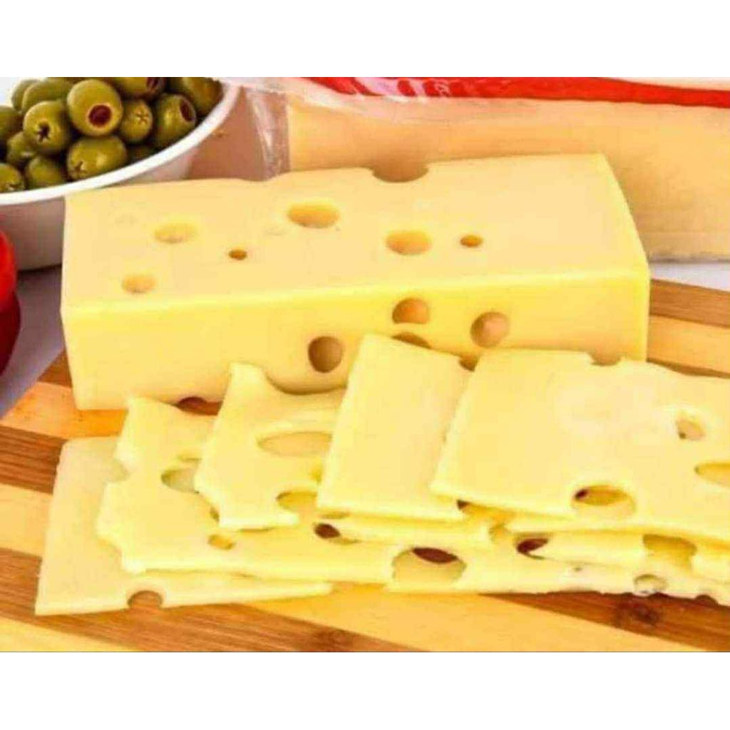 เอ็มเมอร์แลนด์ เอมเมนทอลชีส ตัดชิ้น ขนาด 1กิโลกรัม. Emmerland Swiss Cheese Cut 1kg.( 45% FIDM )