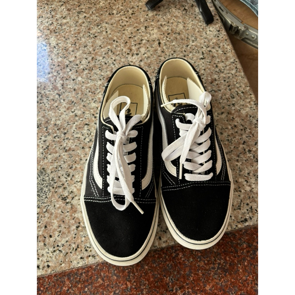 ส่งต่อ vans เปิดส้น ใส่ครั้งเดียวไม่มีตำหนิ สภาพดี ไซส์ 5.5uk/23.5cm/37eu