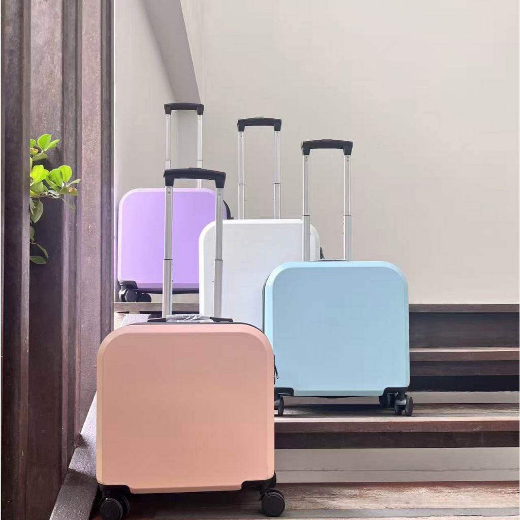 กระเป๋าเดินทาง 18 นิ้ว สีม่วง พร้อมขึ้นเครื่อง 8 ล้อ