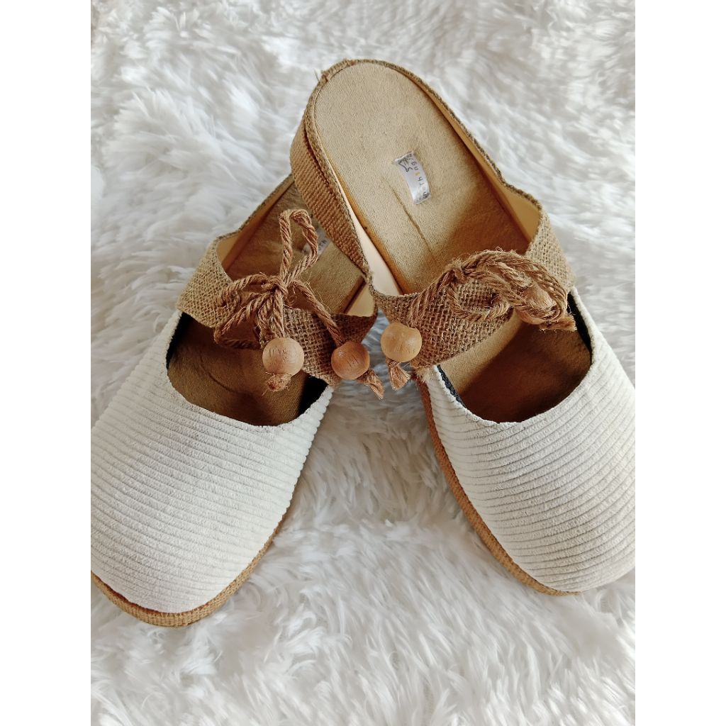 ส่งต่อ รองเท้า Corduroy slippers จาก Oneth1ng size 43 🤍