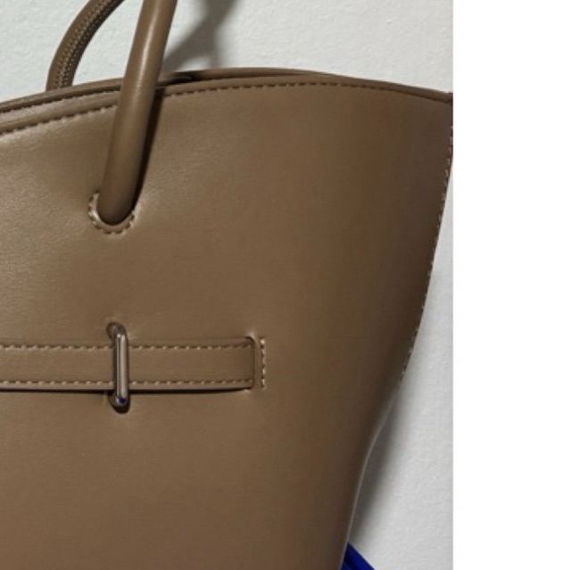 Garmenti Bexter สี Tobacco ตำหนิที่สาย ไม่มีผลต่อการใช้งานน้า