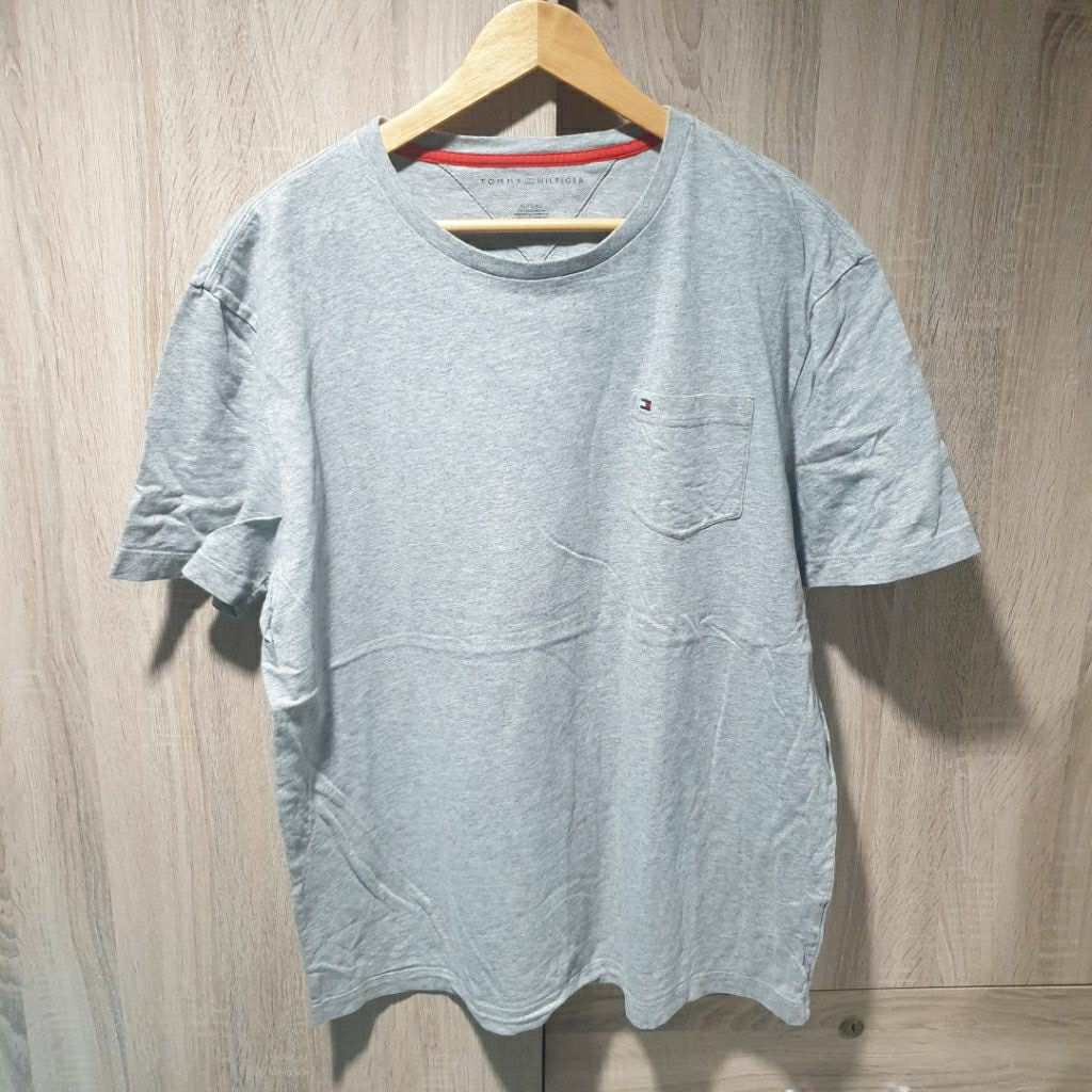เสื้อยืด TOMMY HILFIGER สีเทา ของแท้มือสอง