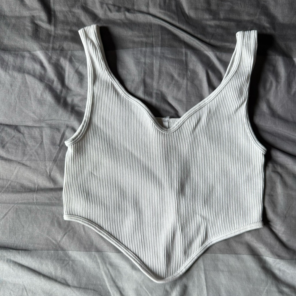 🫶🏻 VALLEYGIRL เสื้อกล้ามครอป มือ 2