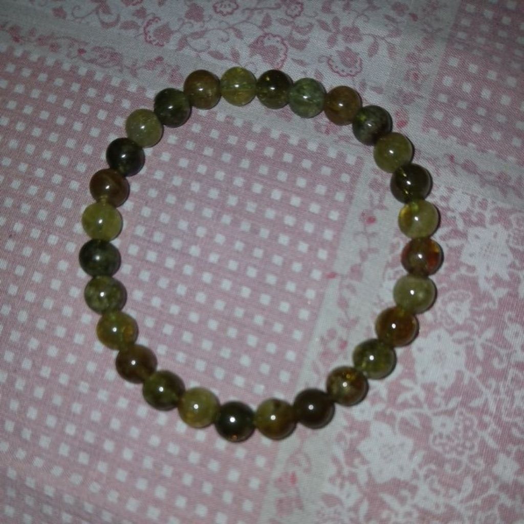 กรีน มาลี การ์เนต หรือ โกเมนสีเขียว (Mali Garnet, tsavorite) 6.5 มม. รอบข้อมือ 17 ซม.