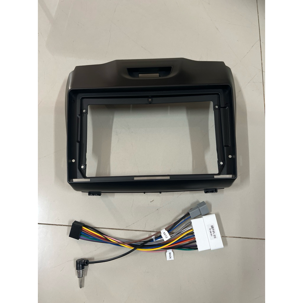 295บาท หน้ากากพร้อมปลั๊กตรงรุ่นAll New D-max/ MU x / CoLoradoปี2012-2019 สำหรับจอขนาด 9 นิ้ว ช่องไฟฉ