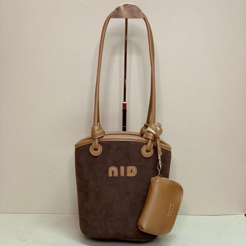 236 กระเป๋างานแท้ NIDORA (ใบกลาง)รุ่นยอดฮิต ใบขนาดกลาง พอดีตัวน่ารัก ขนาดความ กว้าง 9 นิ้วครึ้งง หนา