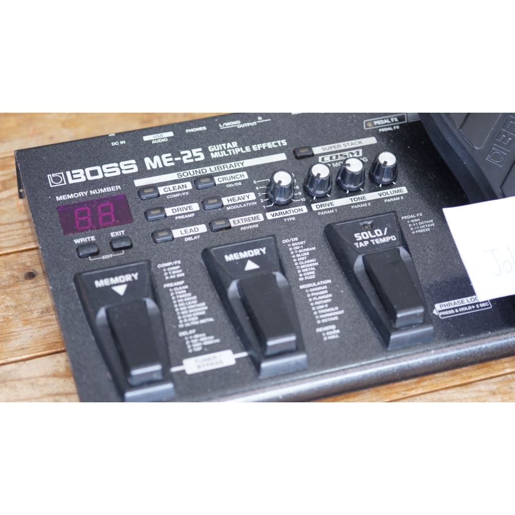 Boss ME25 มัลติเอฟเฟกต์ มือสองสภาพดี แต่ปุ่มรวนต้องเปลี่ยน Volume นะครับ นอกนั้นใช้ได้ปกติ