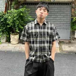 Karants เสื้อเชิ้ตผ้าสักหลาด Cropped Boxy ตกแต่งด้วยขอบโลหะเรียบ สำหรับผู้ชายและผู้หญิง Unisex - KR268