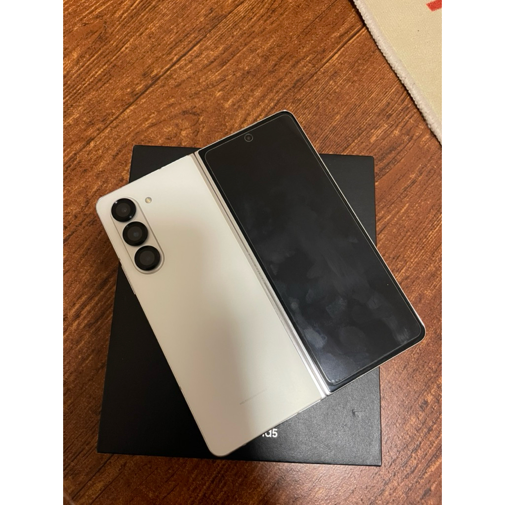 สินค้าพร้อมส่ง samsung z fold 5 256gb มือสอง