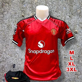 ชุดฟุตบอลผู้ชาย MU ฤดูกาลใหม่ล่าสุด 2026 มีไซส์ M ถึง 3XL มีเสื้อพร้อมกางเกง