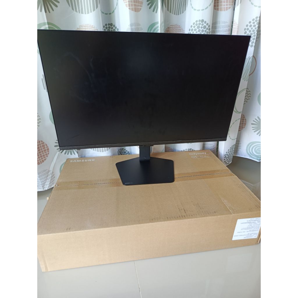 จอคอมsamsung 2k มือสองสภาพใหม่มากประกันศูนย์  32" odyssey g5 g50d qhd 180hz gaming monitor รุ่น ls32