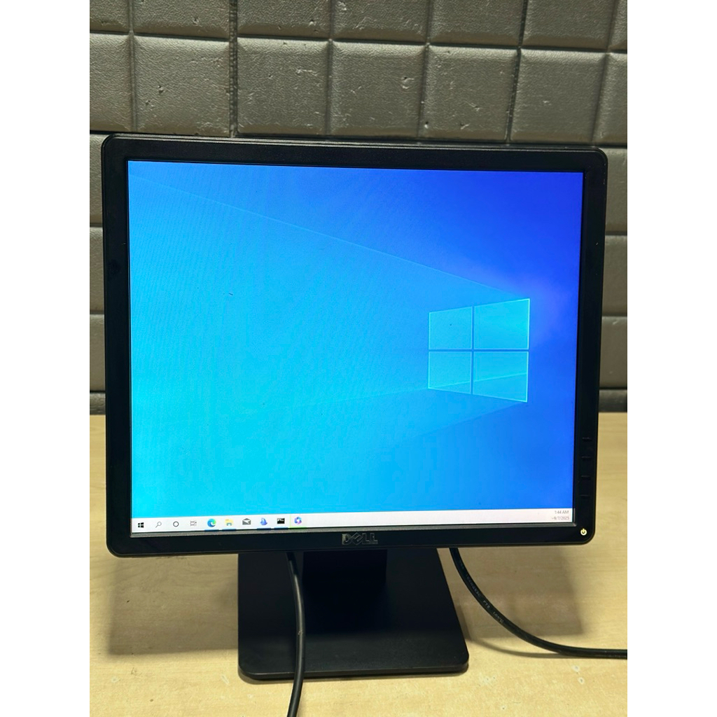 จอคอมพิวเตอร์LED 17นิ้ว DELL E1715S TN 60 Hz (square)สภาพดี มือ2 ใช้งานปกติ มีรอยบ้าง เล็กน้อย