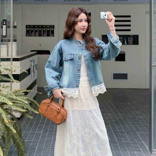 Alice♥︎ อ่านก่อนสั่ง‼️ DENIM LACE JACKET เสื้อแจ็คเก็ตผ้ายีนส์ แต่งชายระบายผ้าฉลุลูกไม้ ทรงหลวม สไตล